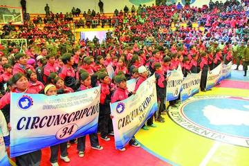 Los estudiantes durante el acto de inauguración.