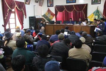 Los cooperativistas de Potosí demandan paz y retornan a sus labores