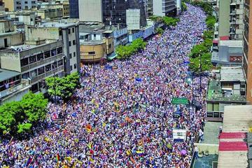 La manifestación denominada Toma de Caracas concentró a miles de simpatizantes, que de acuerdo con los organizadores,