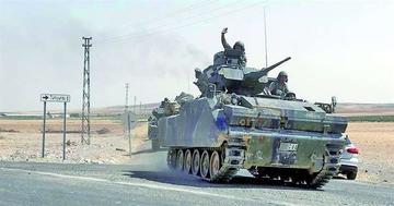Turquía acentúa ataques en Siria con tanques y carros blindados 