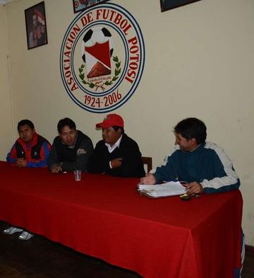 Los actuales dirigentes exigen la devolución del monto económico.