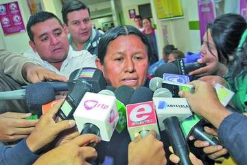 Achacollo decide quedarse en Miraflores para asumir defensa