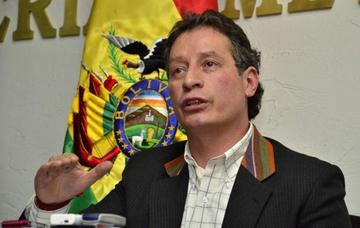 El ministro César Navarro hizo el anuncio sobre el acceso a los explosivos.