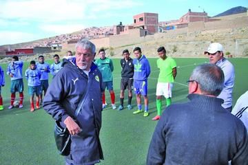 Sanz tiene equipo completo para el cotejo de hoy