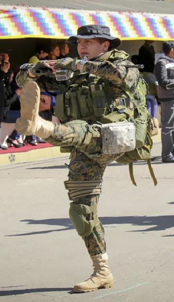 El oficial potosino Rubén Moscoso en el desfile del año pasado.