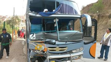 Accidente entre Potosí Sucre de una delegación deja 9 personas heridas 