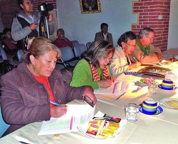 El jurado califica las narraciones.