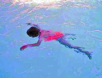Un niño de 5 años muere ahogado en una piscina