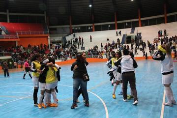 El plantel cochabambino celebra la victoria.