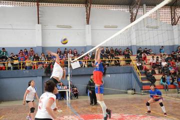 Gráfica de un partido de voleibol en el anterior certamen estudiantil.