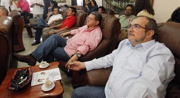 Miembros de las FARC, en Cuba, reciben los datos con tristeza.