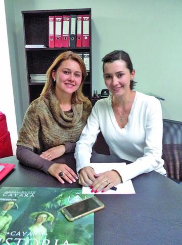 Sussan y Marianne Eitken en la planificación del desfile.