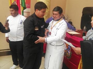 Cierran encuentro con platos típicos