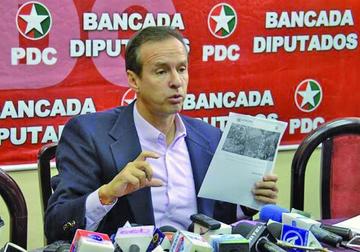 Tuto anuncia batalla por la sigla del PDC pero no tiene consenso