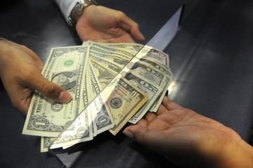 Seis economistas recomiendan la flexibilización del tipo de cambio