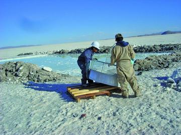 El Salar de Uyuni es el mayor resorvorio de litio del planeta.