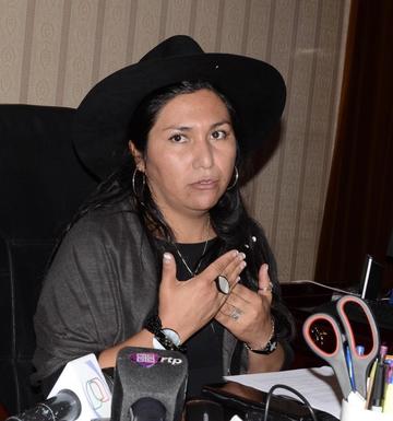 Evo respalda a Paco para que siga de ministra