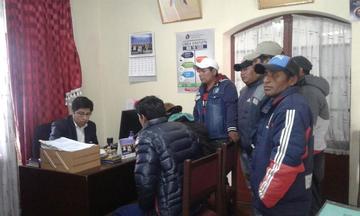 Mineros presentan querella por abusos de hermanos Condori