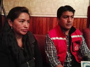 Naida Mamani y Sergio Leaño, en conferencia de prensa.