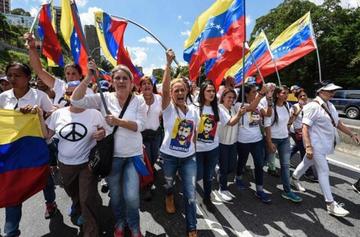 Opositoras piden comenzar el proceso para destituir a Maduro 
