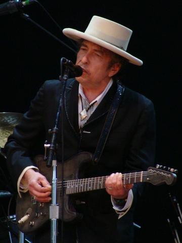 Califican a Dylan de rudo y arrogante