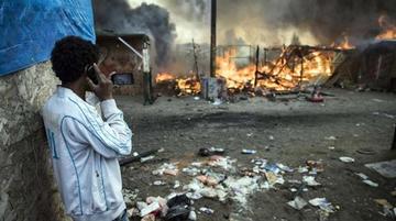 Francia evacúa el campo de inmigrantes de Calais en 3 días y sin incidentes