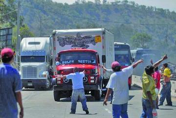 Paro de transporte afecta aduana en frontera de Guatemala con México