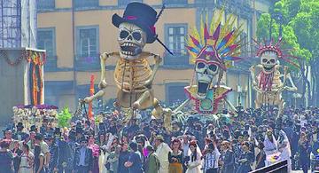 Sale primer desfile del Día de Muertos en México