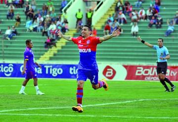 Alexis Bravo festeja el primer gol en el clásico del sur.