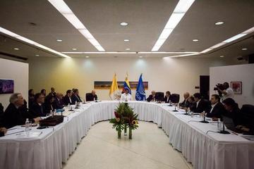 Gobierno y la oposición crean 4 mesas de diálogo en Venezuela