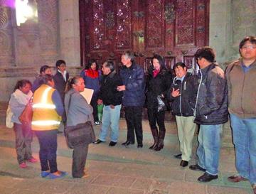 Cierran el teatro a charanguistas