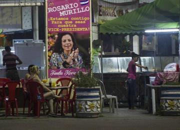 Vista de una pancarta política del partido del actual mandatario.
