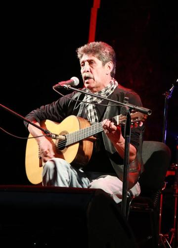 El cantautor potosino en su presentación.