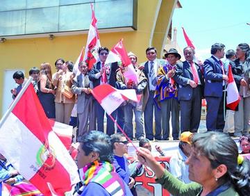 Los dirigentes cívicos también erigieron su palco el año pasado.