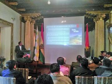 René Martinez durante su disertación en el foro.