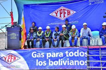 El presidente participó en la firma del contrato de construcción de la Planta Solar Fotovoltaica Uyuni.