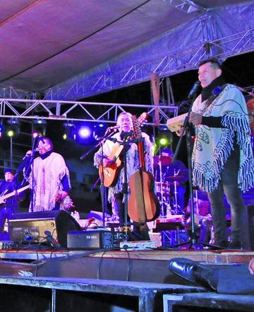 Los Kjarkas hicieron cantar al público.