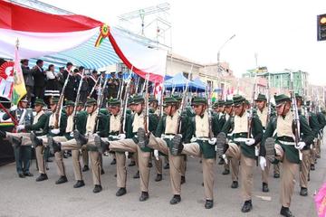 La parada militar contó con las unidades asentadas en el Departamento.