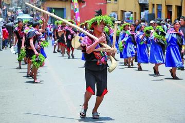 Se vive fiesta de danza autóctona