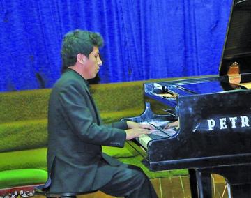 Inicia el concurso de canto y piano