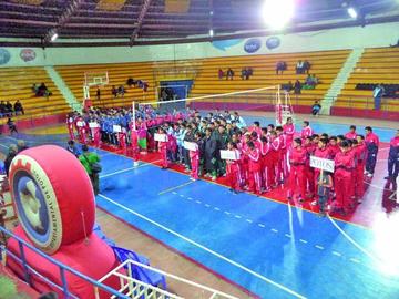 Las selecciones durante la inauguración del torneo.