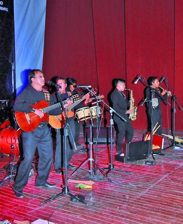 El grupo folclórico Sumaq Raymi actuó anoche.