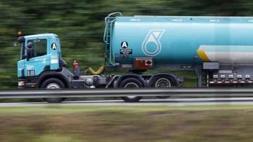 La venta ilegal de combustible es común en ese país.