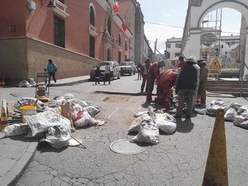Inician trabajos de bacheos en calles deterioradas de la ciudad