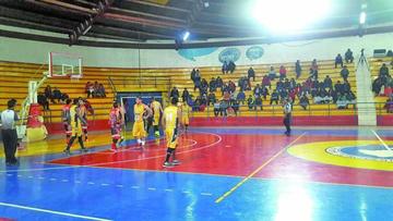 El partido se disputó en el coliseo “10 de Noviembre”.