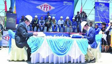 El 9 de noviembre se firmó el contrato para la construcción de la Planta Solar Fotovoltaica Uyuni.