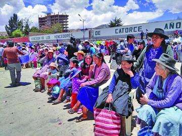 Mil estudiantes se gradúan en Educación Alternativa