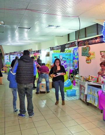 La población visitó diferentes puestos de la feria que cerró ayer.