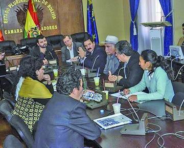 Comisión indagará a 90 firmas vinculadas en paraísos fiscales