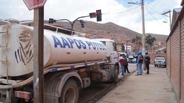 Aapos distribuye agua del río San Juan a tres barrios de la zona alta